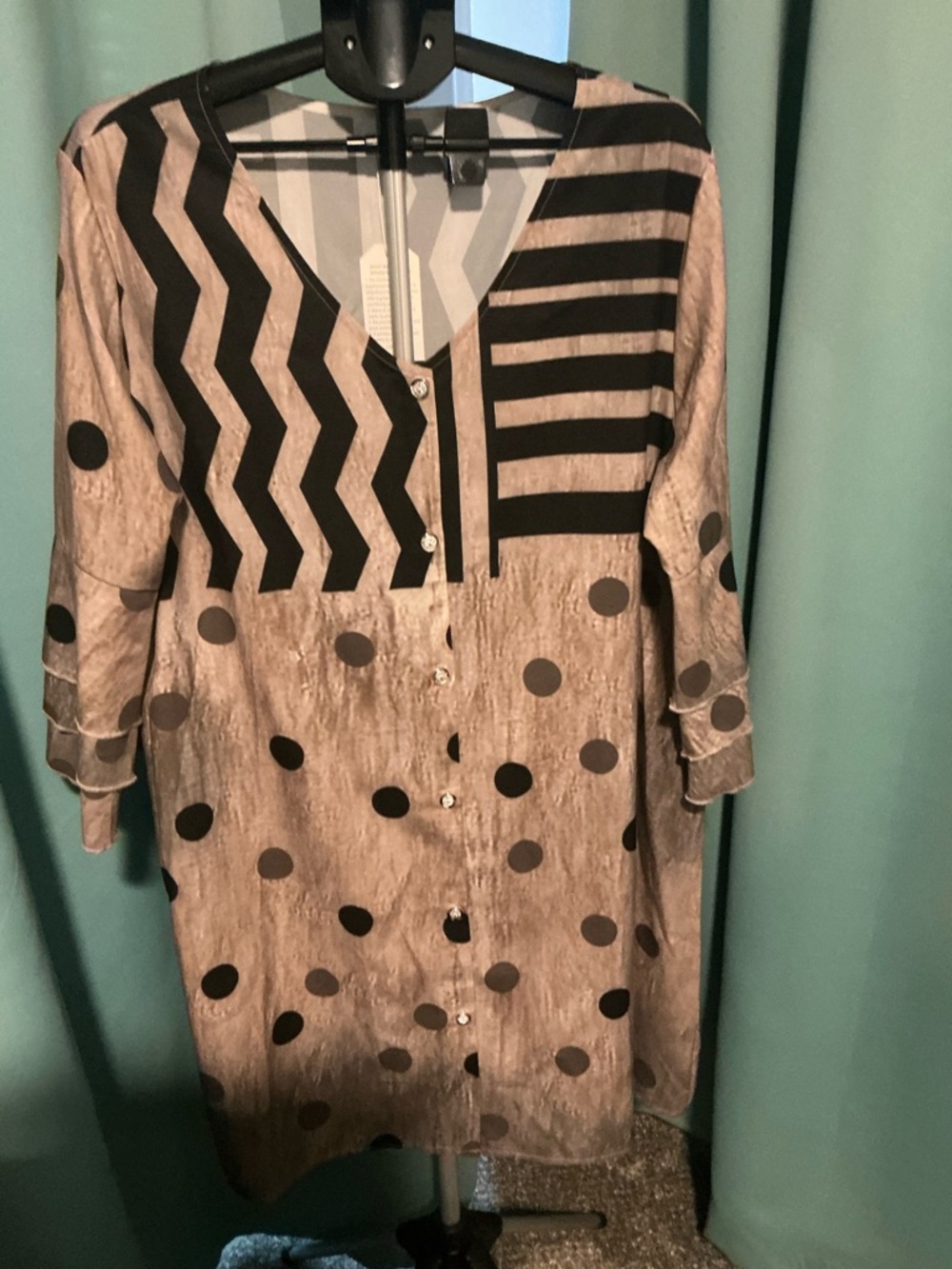 NWT Women’s plus 3XTaupe & Black V Neck Silky dress